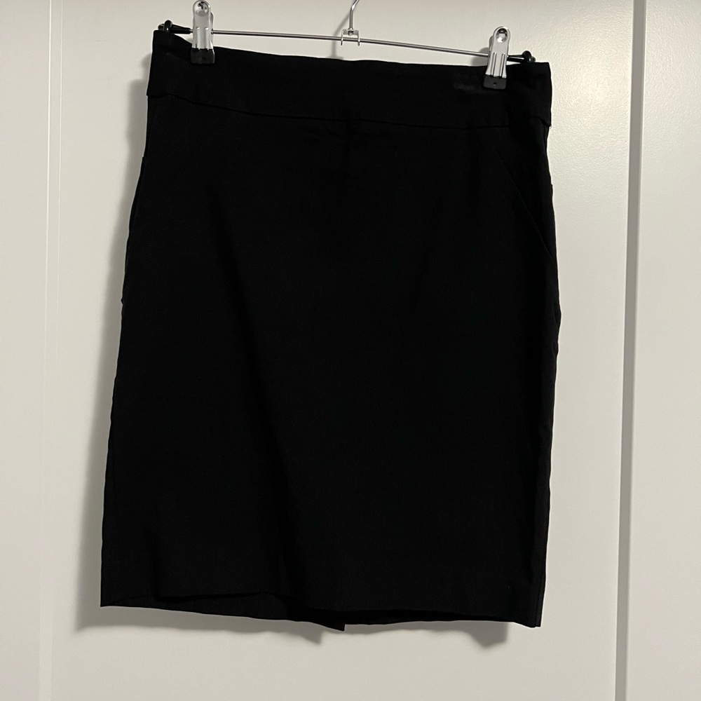 NWOT RW&Co Pencil Skirt in Black, size M